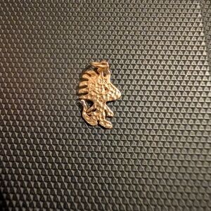 Vintage circa 1987 14k Gold Peanuts Woodstock Charm 5/8"
7/8" with hoop